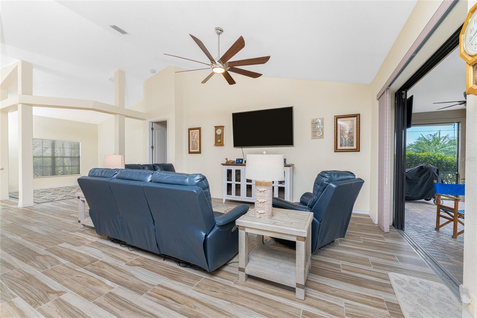 15301 HENNIPEN CIR
