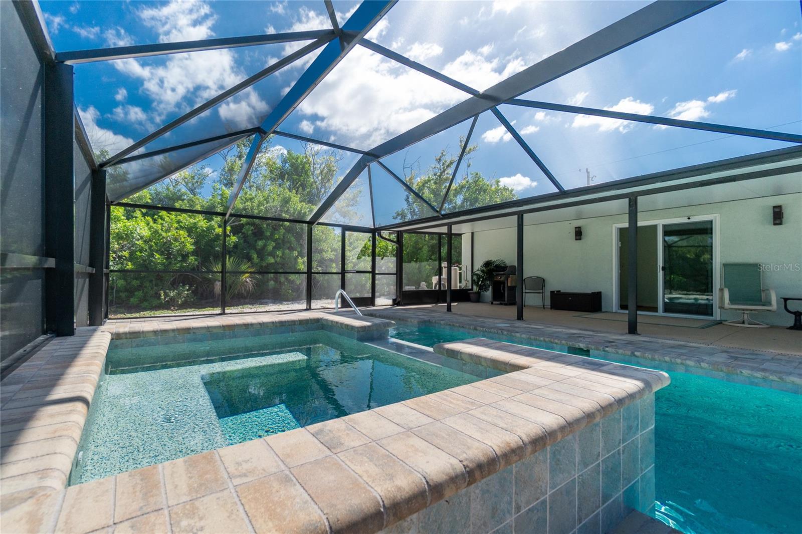 7146 ROSEMONT DR