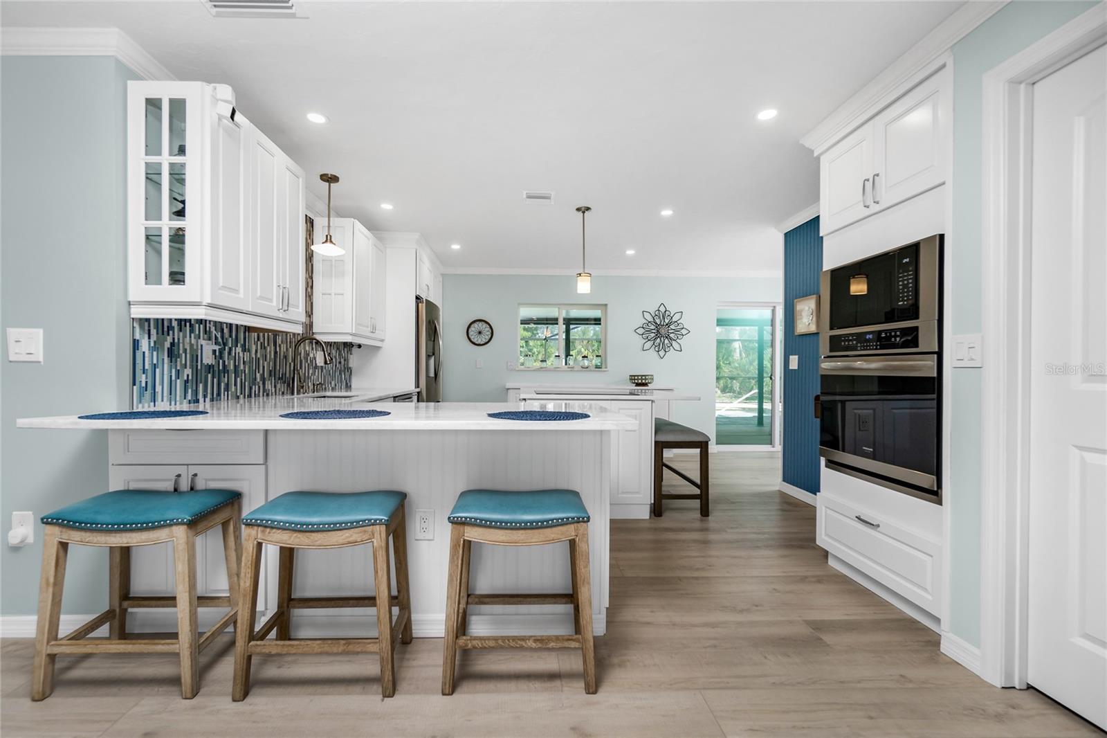 7146 ROSEMONT DR