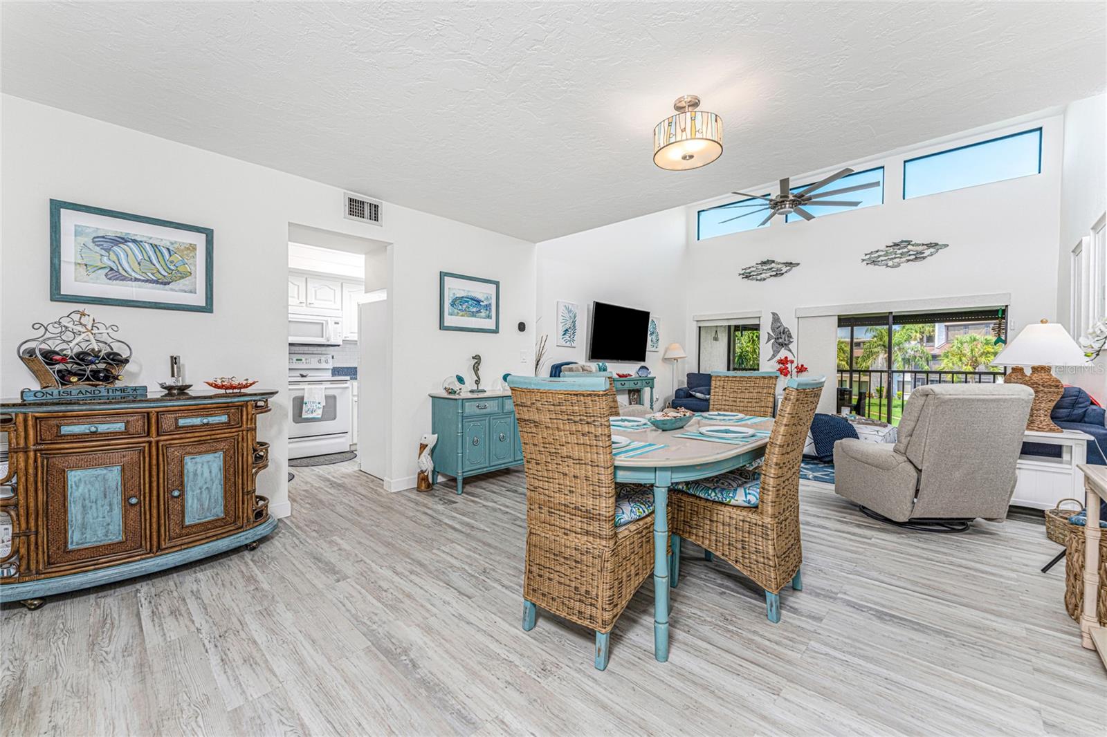 2955 N BEACH RD #B824, #B824
