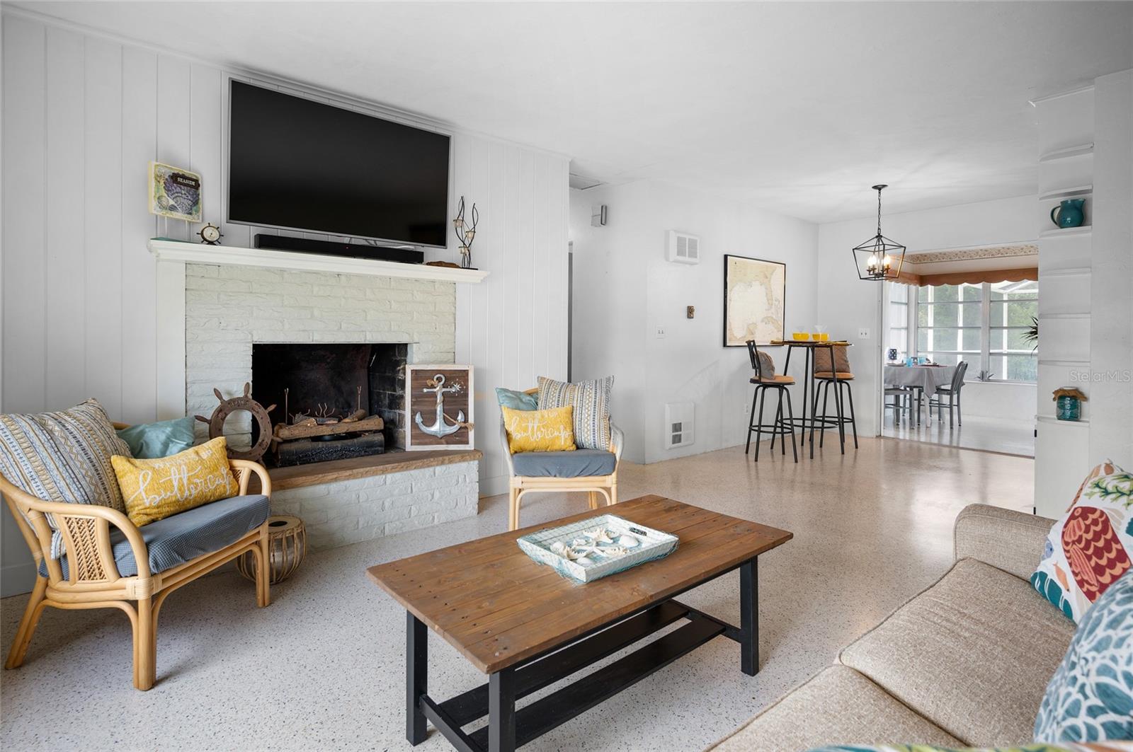 10 BEVERLY CIR