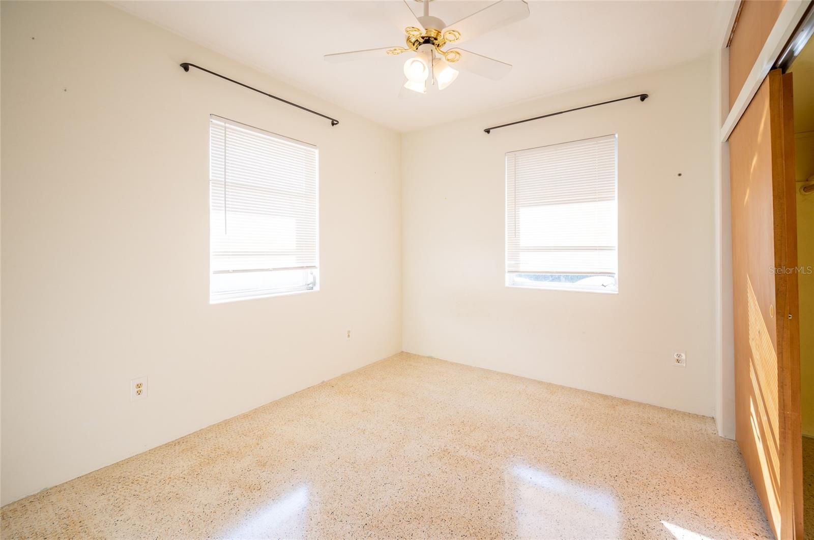 10 BEVERLY CIR