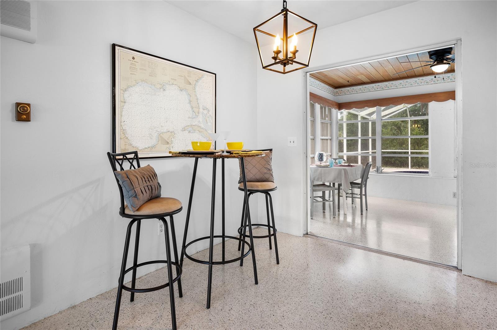 10 BEVERLY CIR