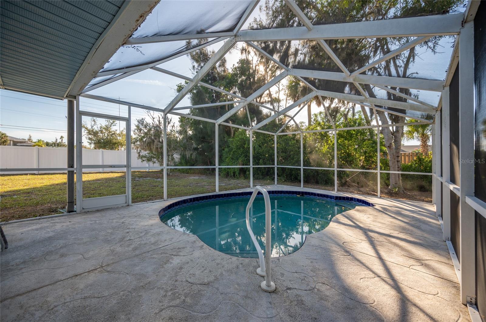 10 BEVERLY CIR