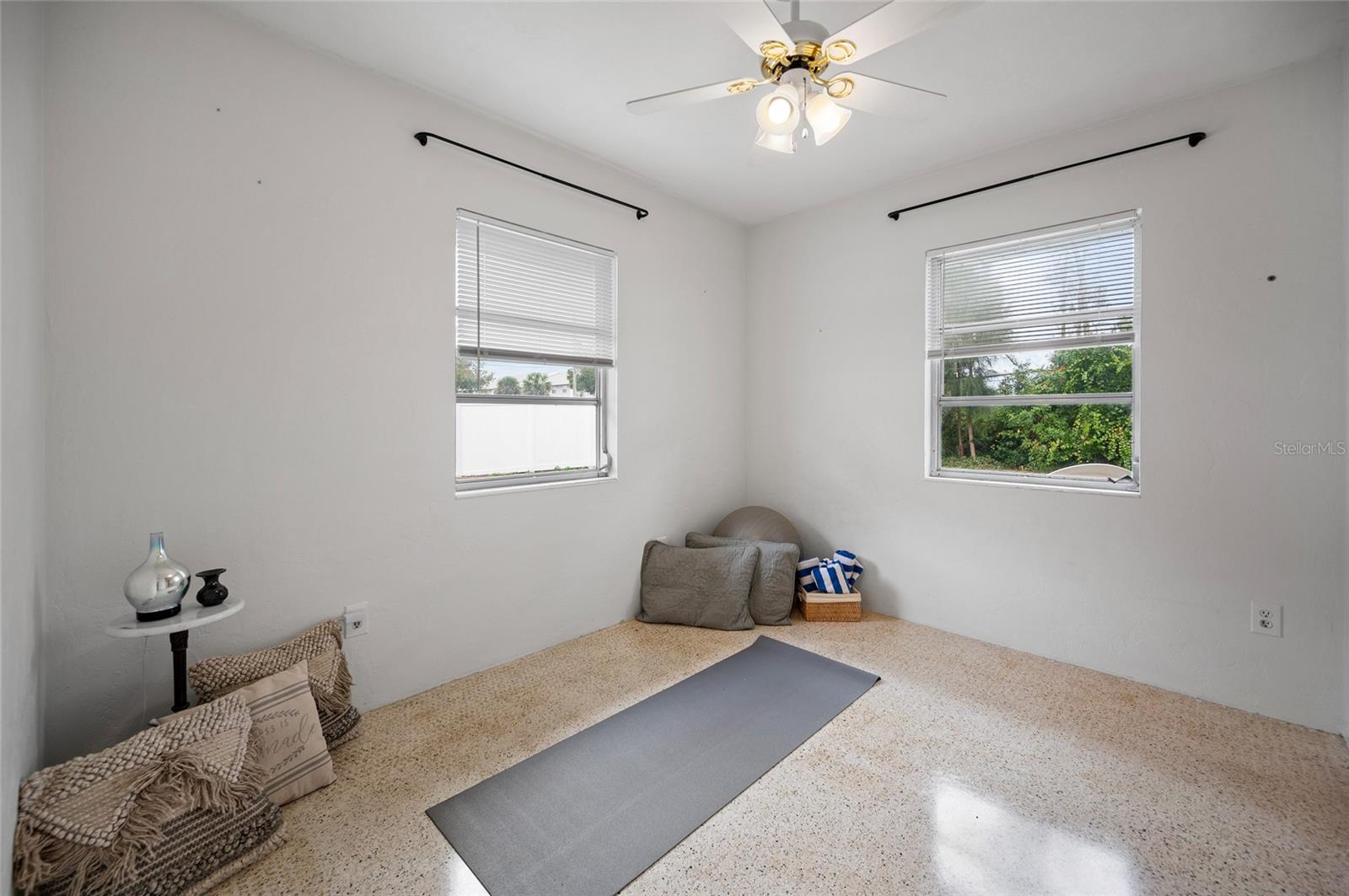 10 BEVERLY CIR