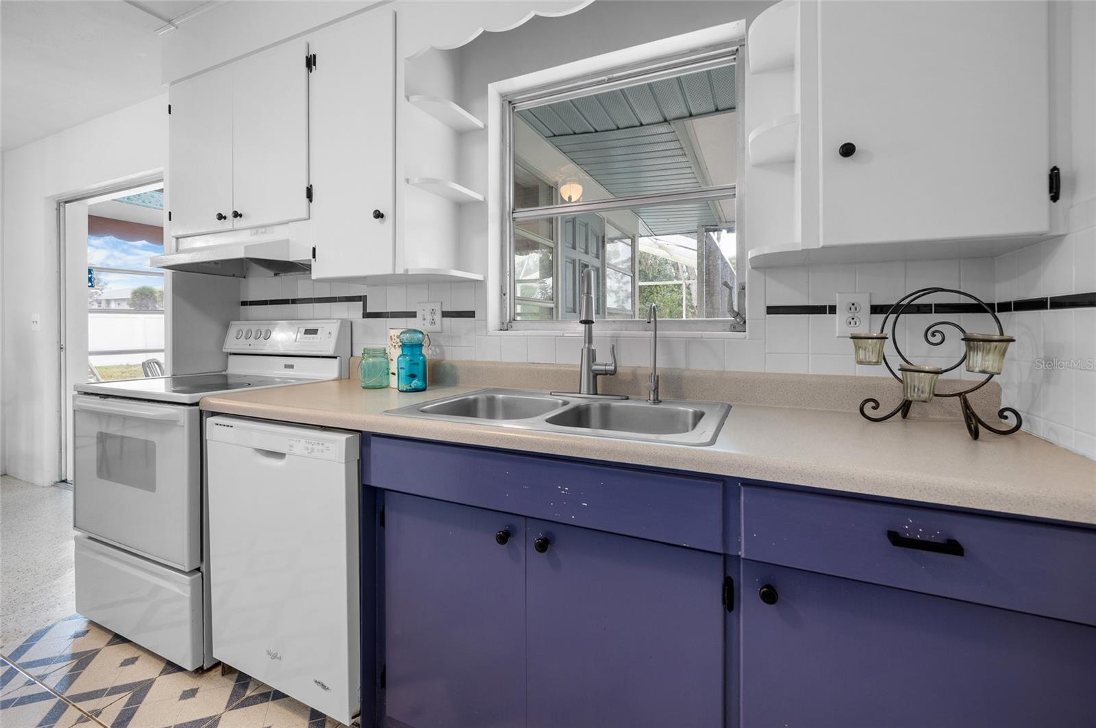 10 BEVERLY CIR