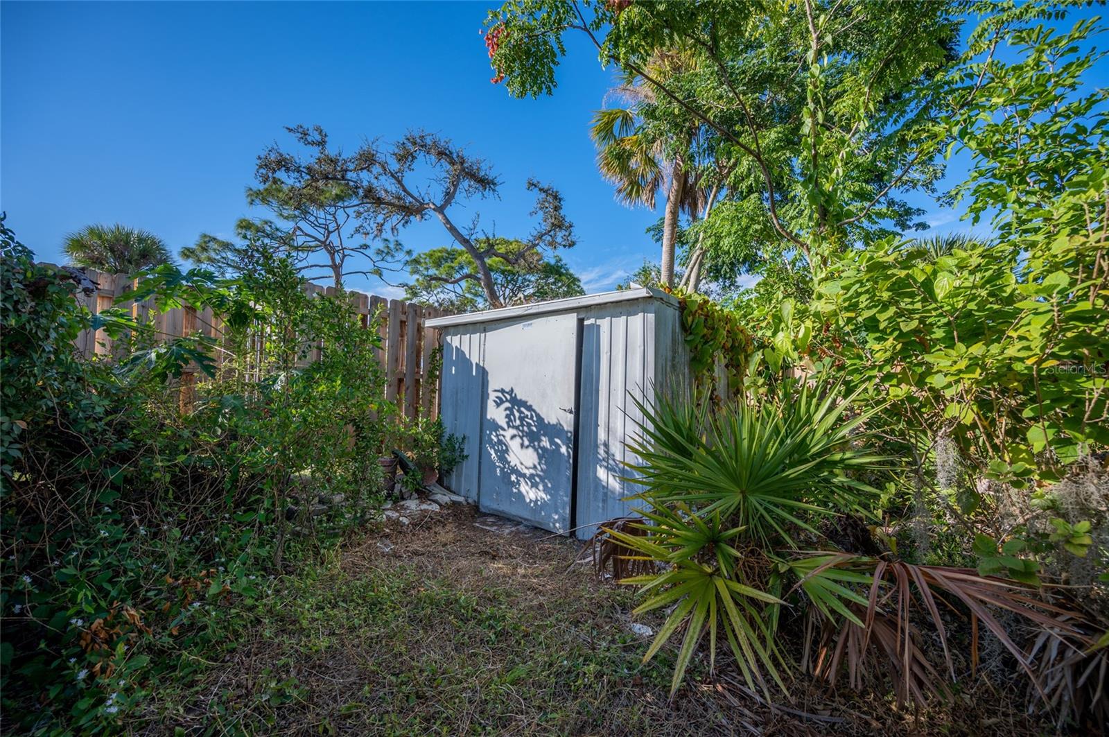 10 BEVERLY CIR