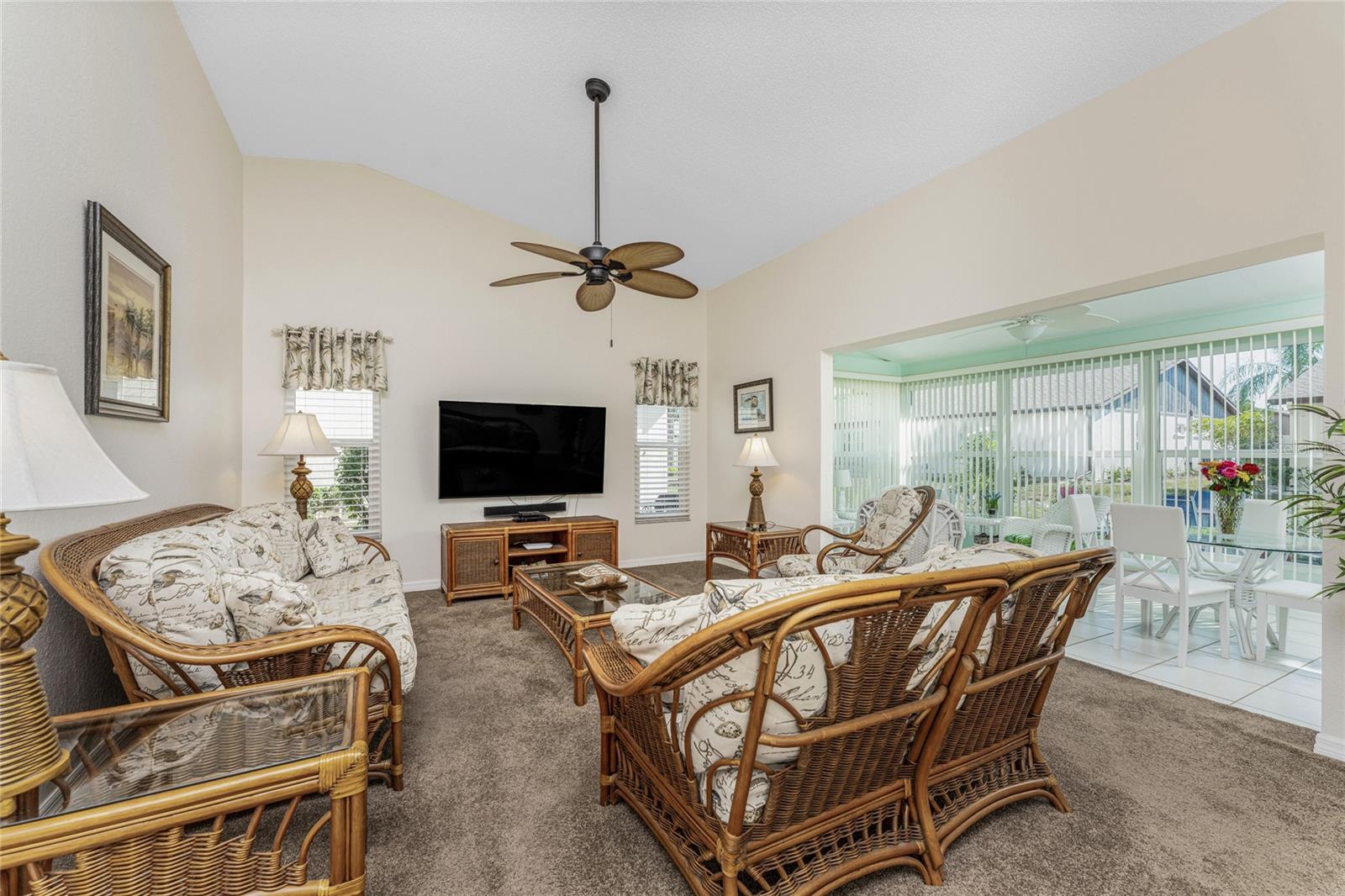 598 FOXWOOD BLVD
