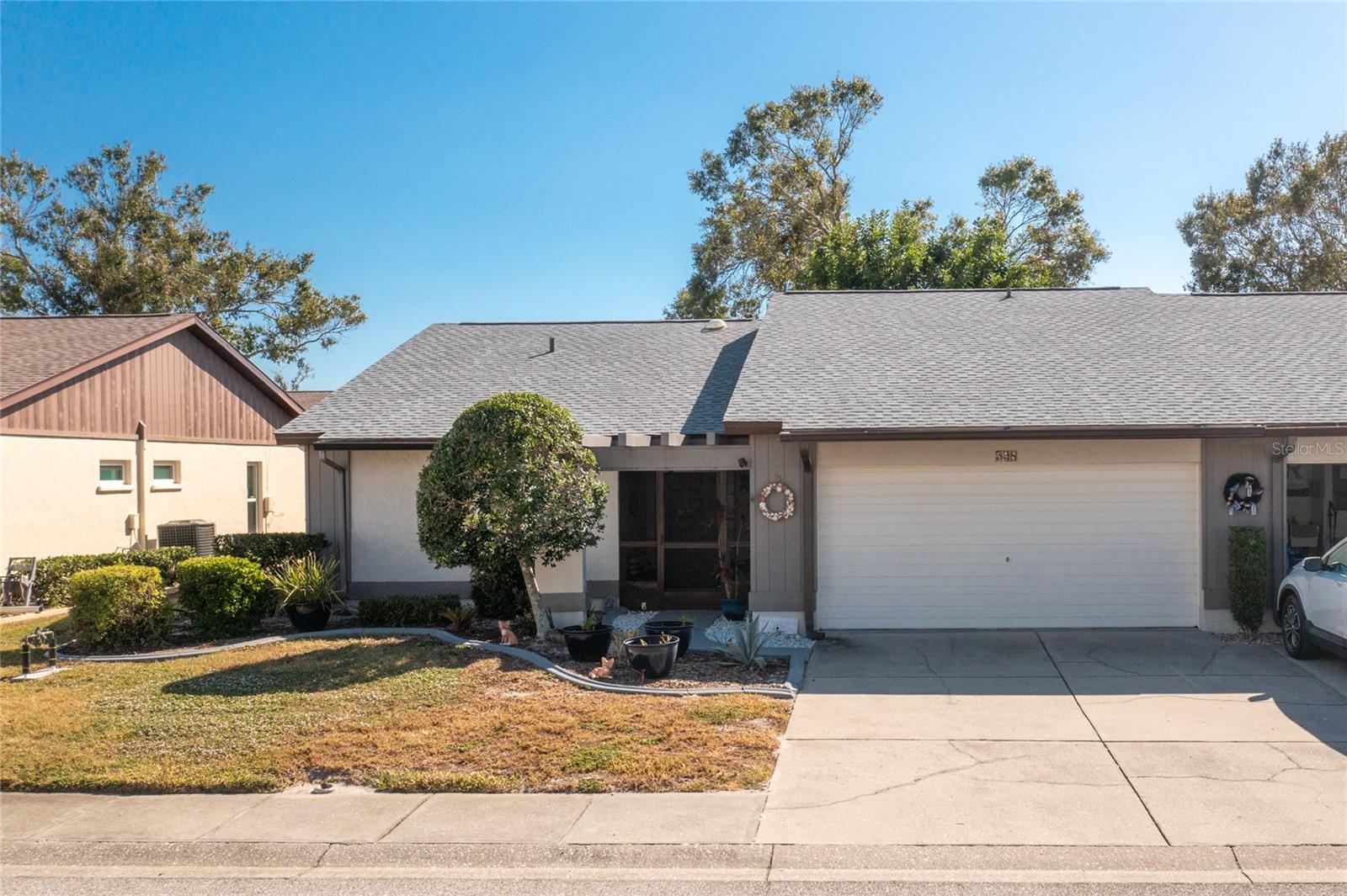 598 FOXWOOD BLVD