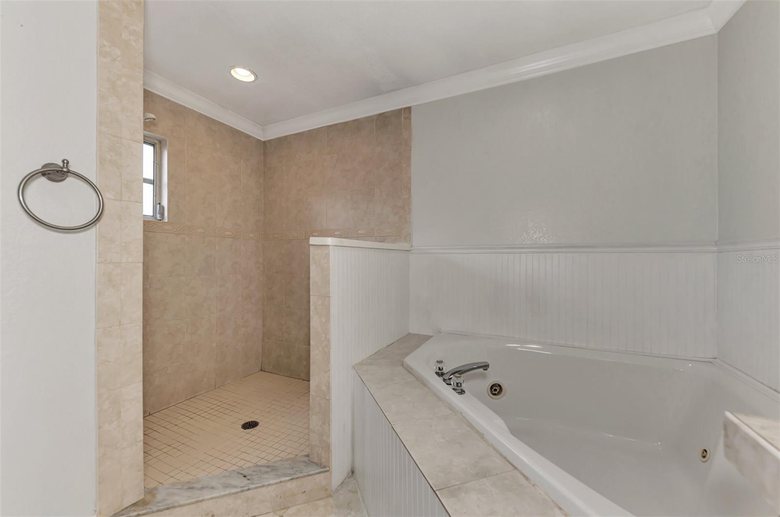 1521 ROSSANNE PL