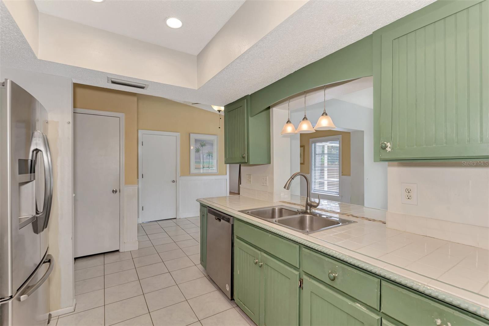 1521 ROSSANNE PL