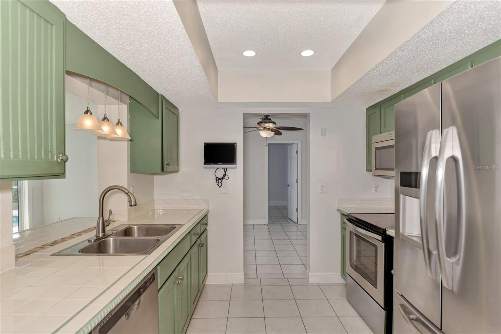 1521 ROSSANNE PL