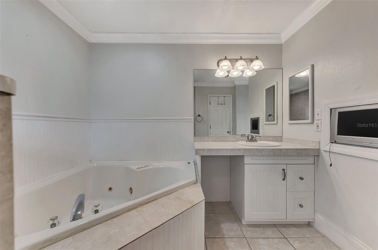 1521 ROSSANNE PL