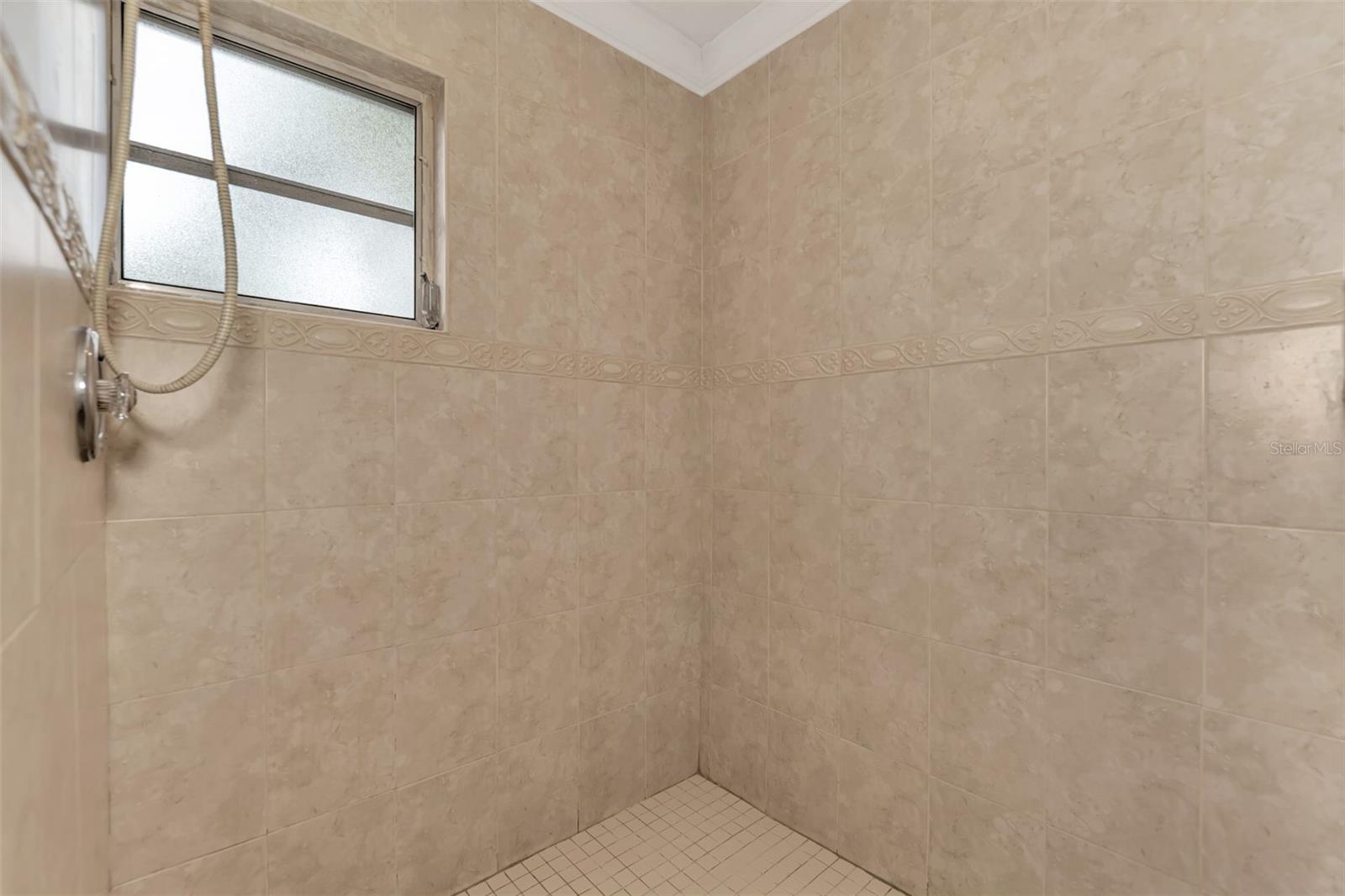 1521 ROSSANNE PL