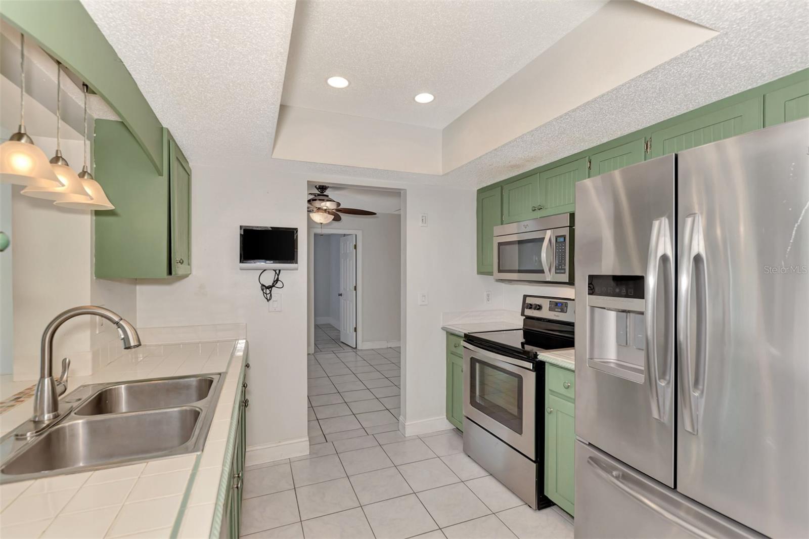 1521 ROSSANNE PL