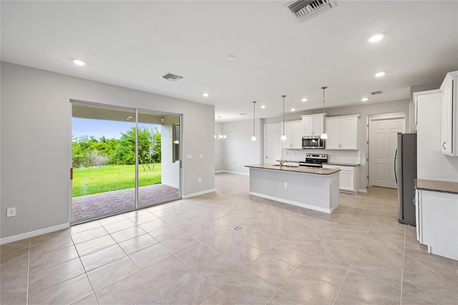 15707 APPLEWHITE CIR