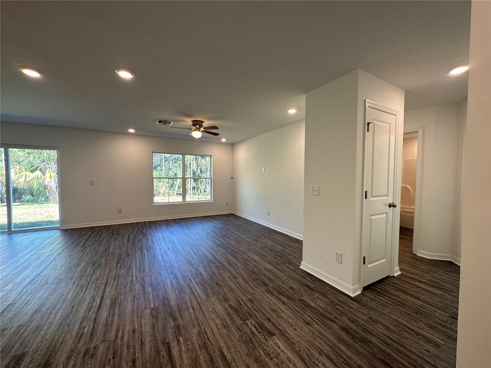 5696 JONESBORO AVE