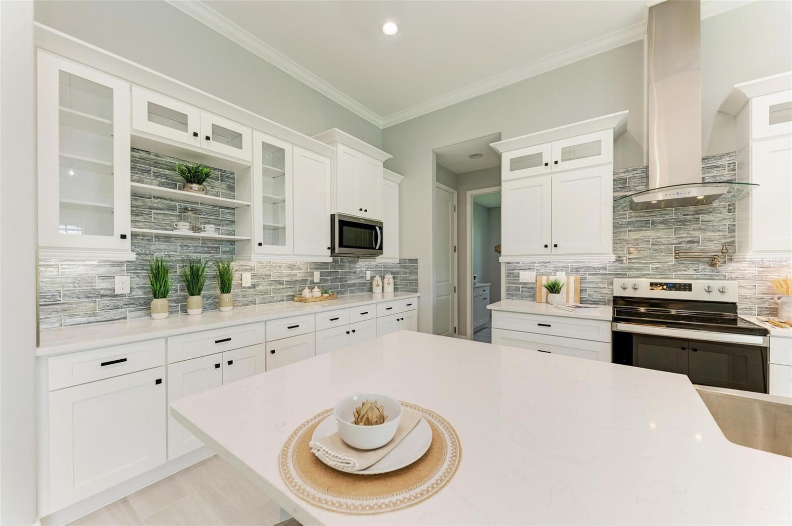 723 ROTONDA CIR