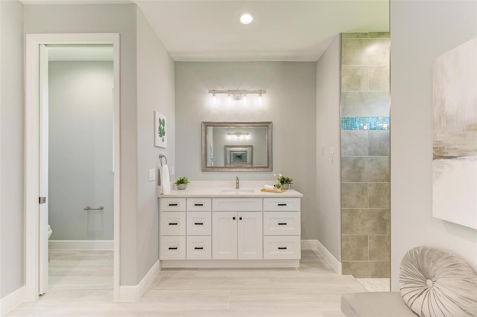 723 ROTONDA CIR