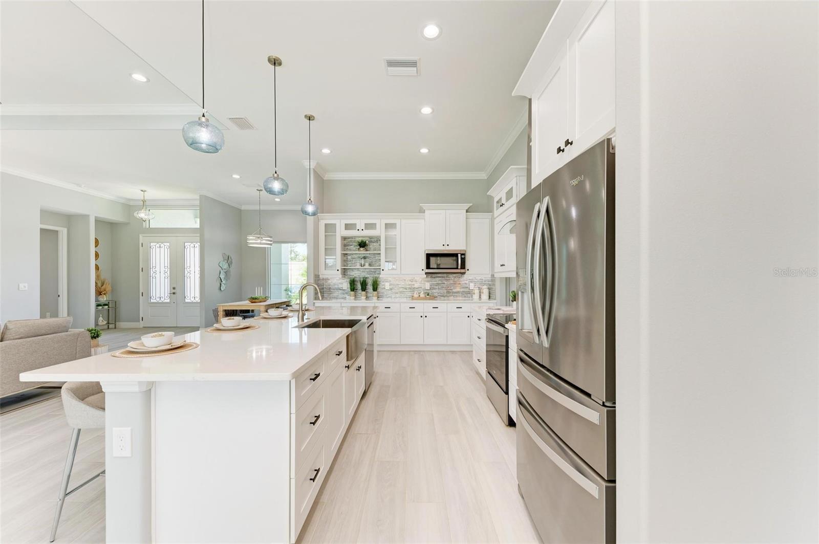 723 ROTONDA CIR