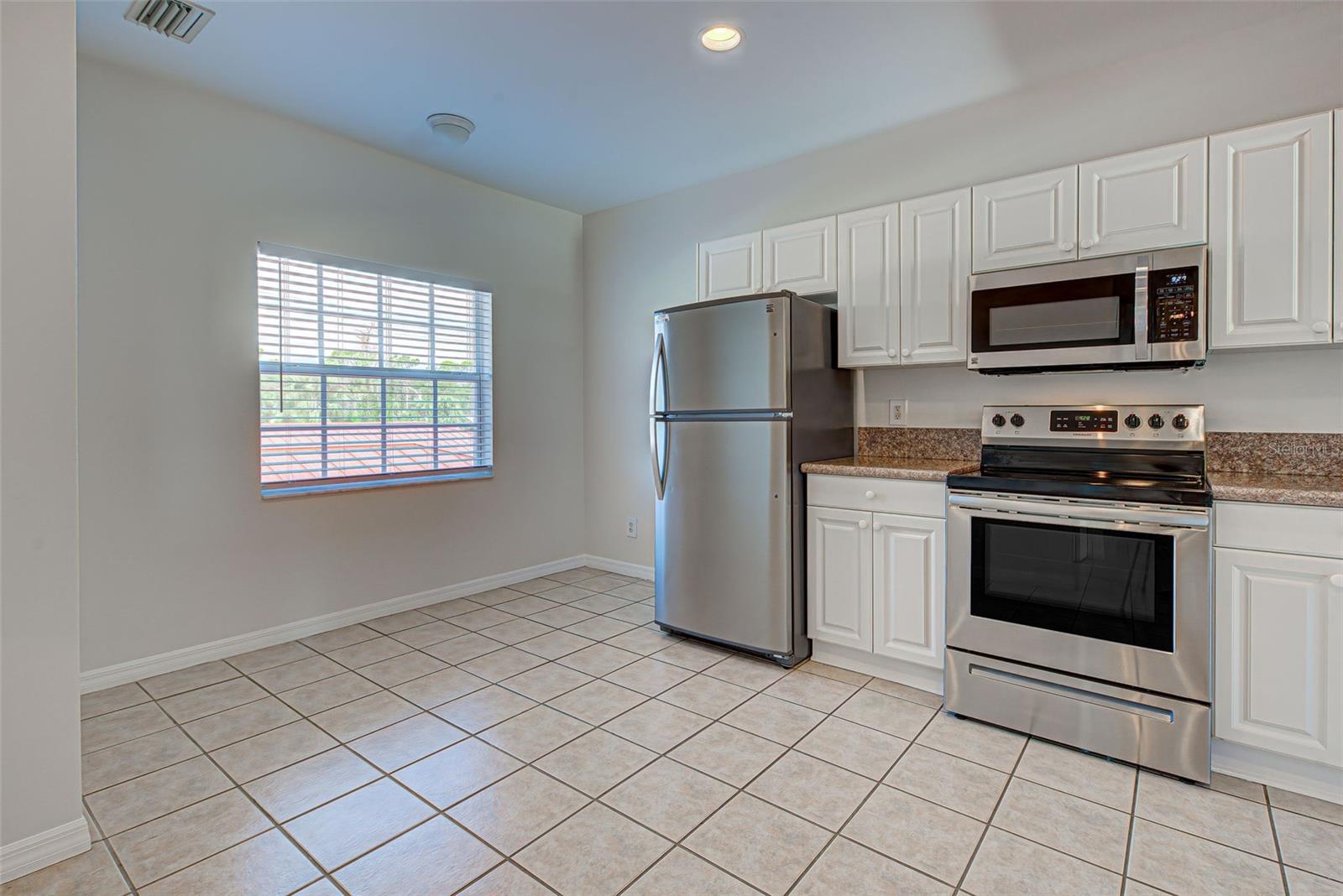 242 BOUNDARY BLVD #213, #213