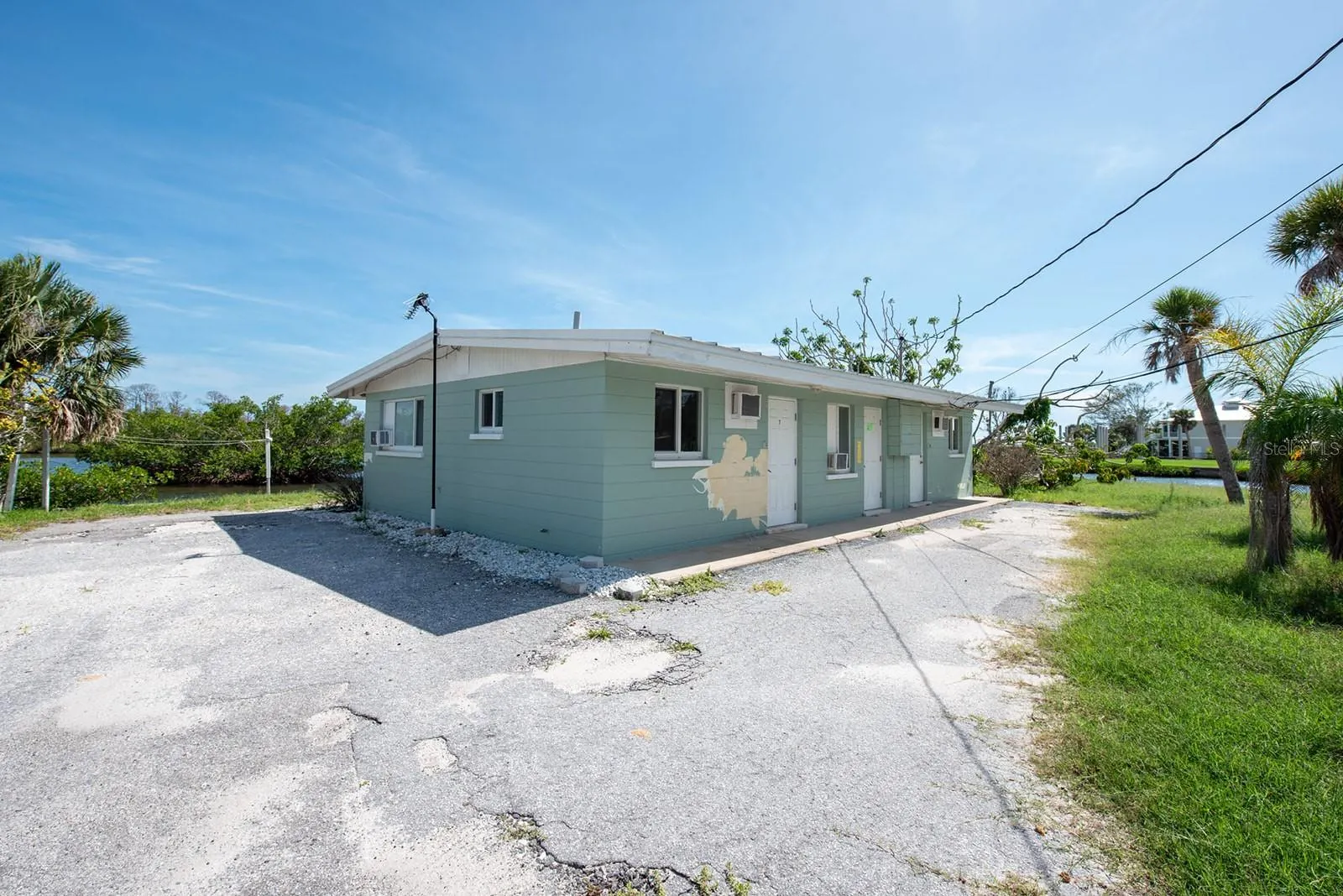 1790 MANOR RD