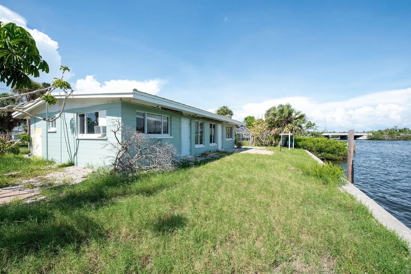 1790 MANOR RD