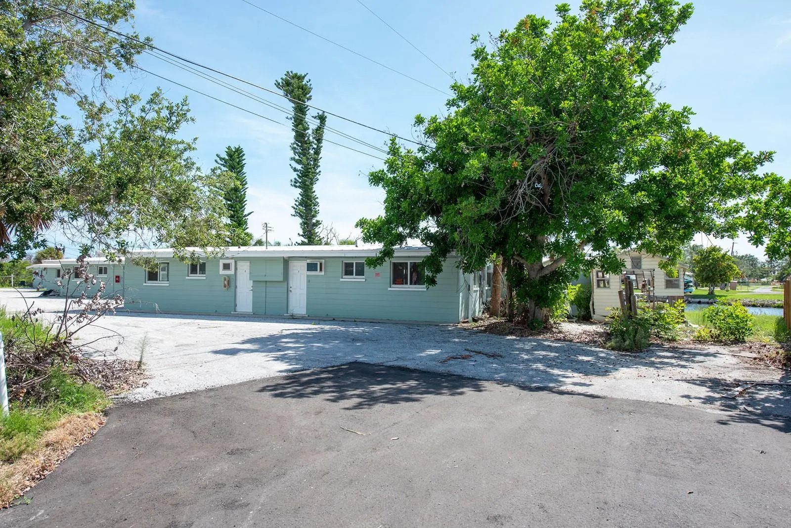1790 MANOR RD