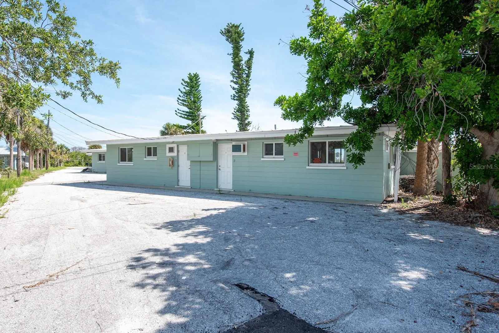 1790 MANOR RD