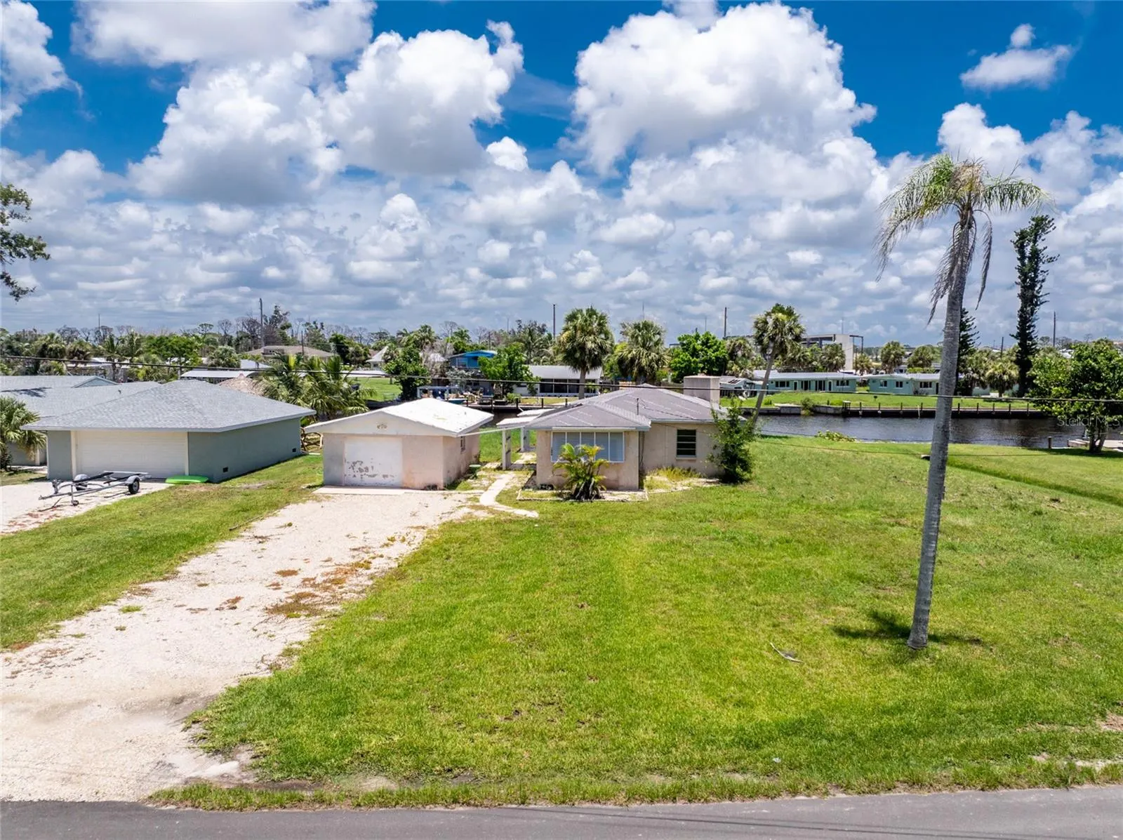 1899 RIVERSIDE DR