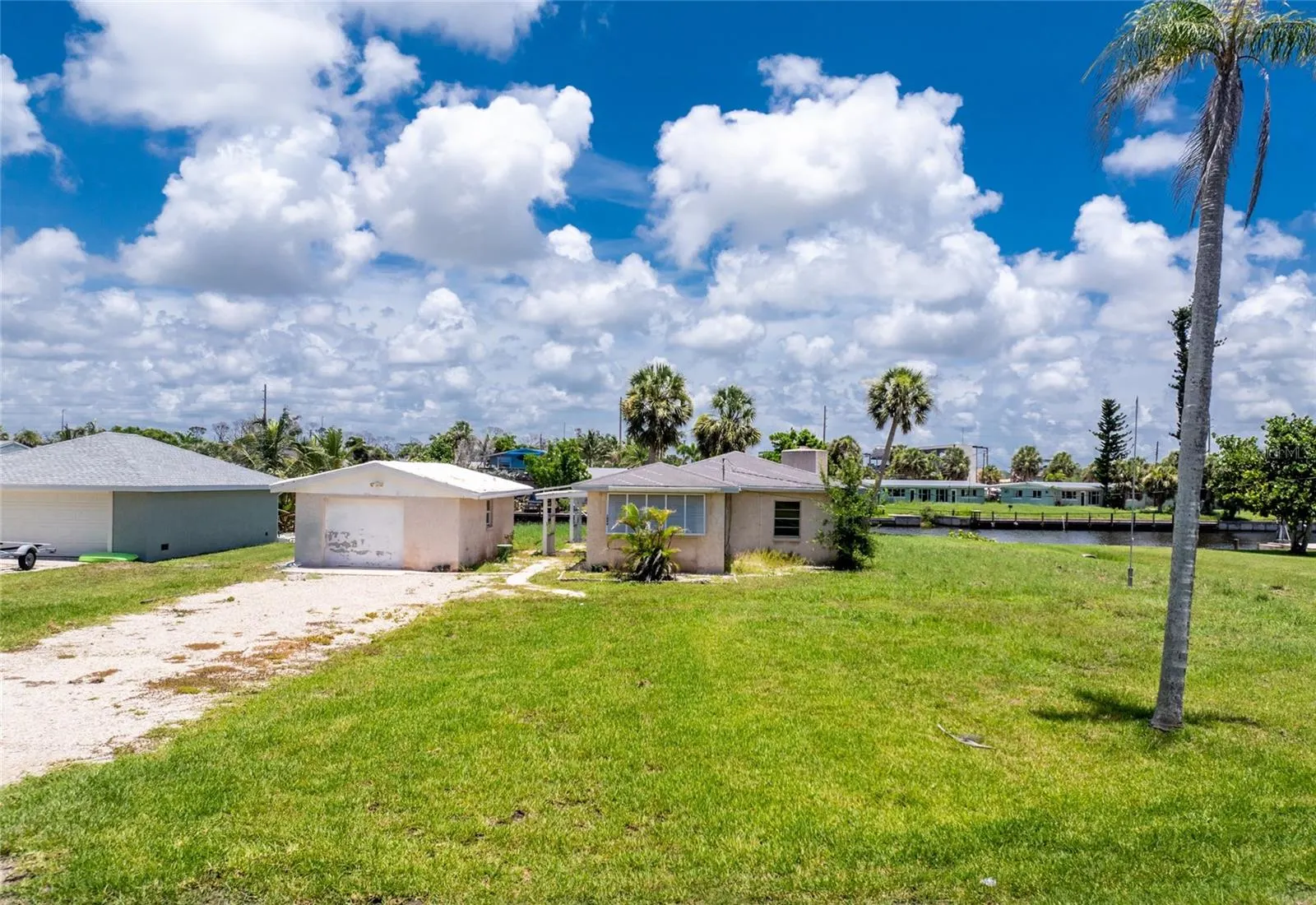 1899 RIVERSIDE DR