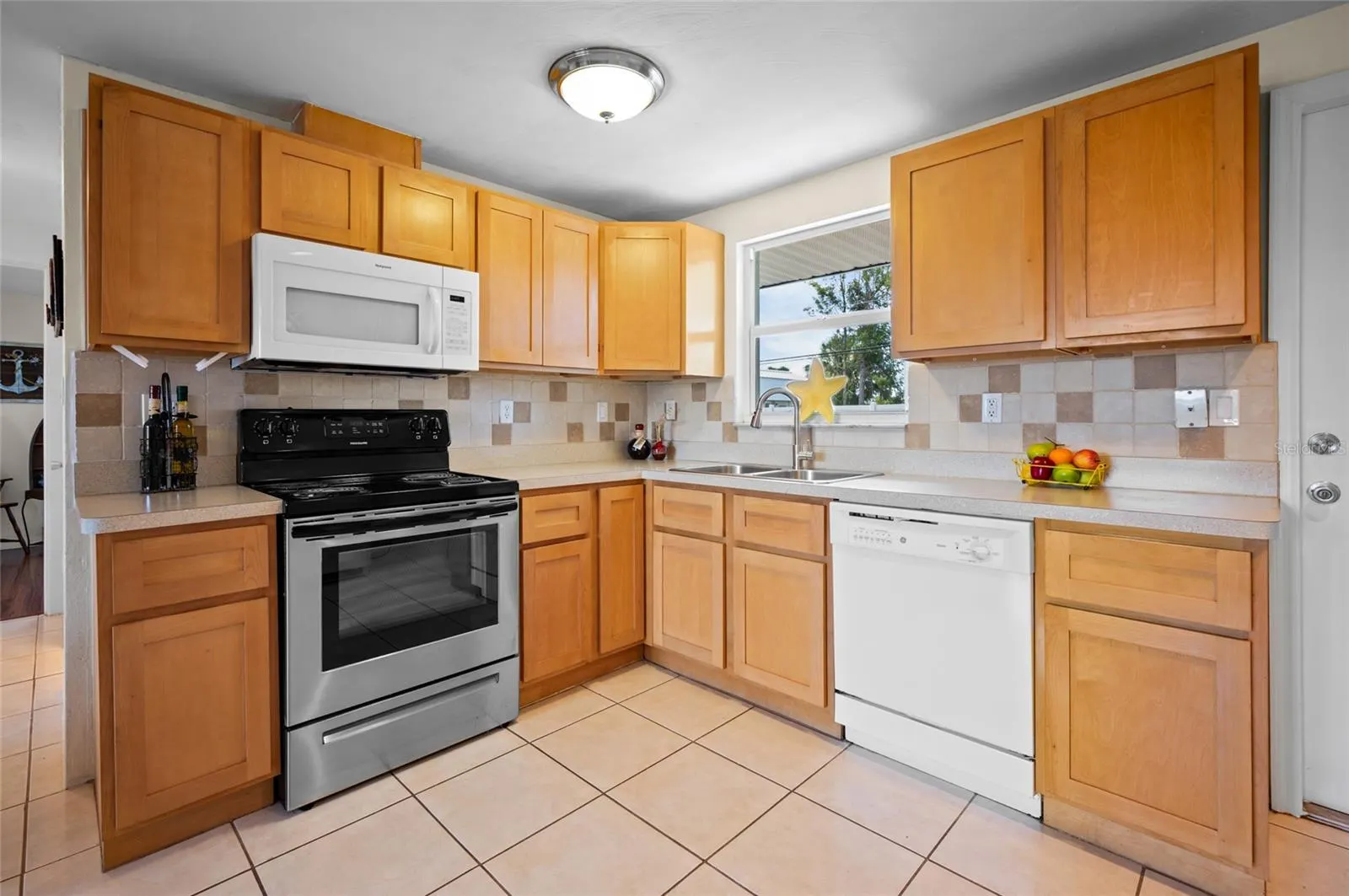 231 LAKEVIEW LN