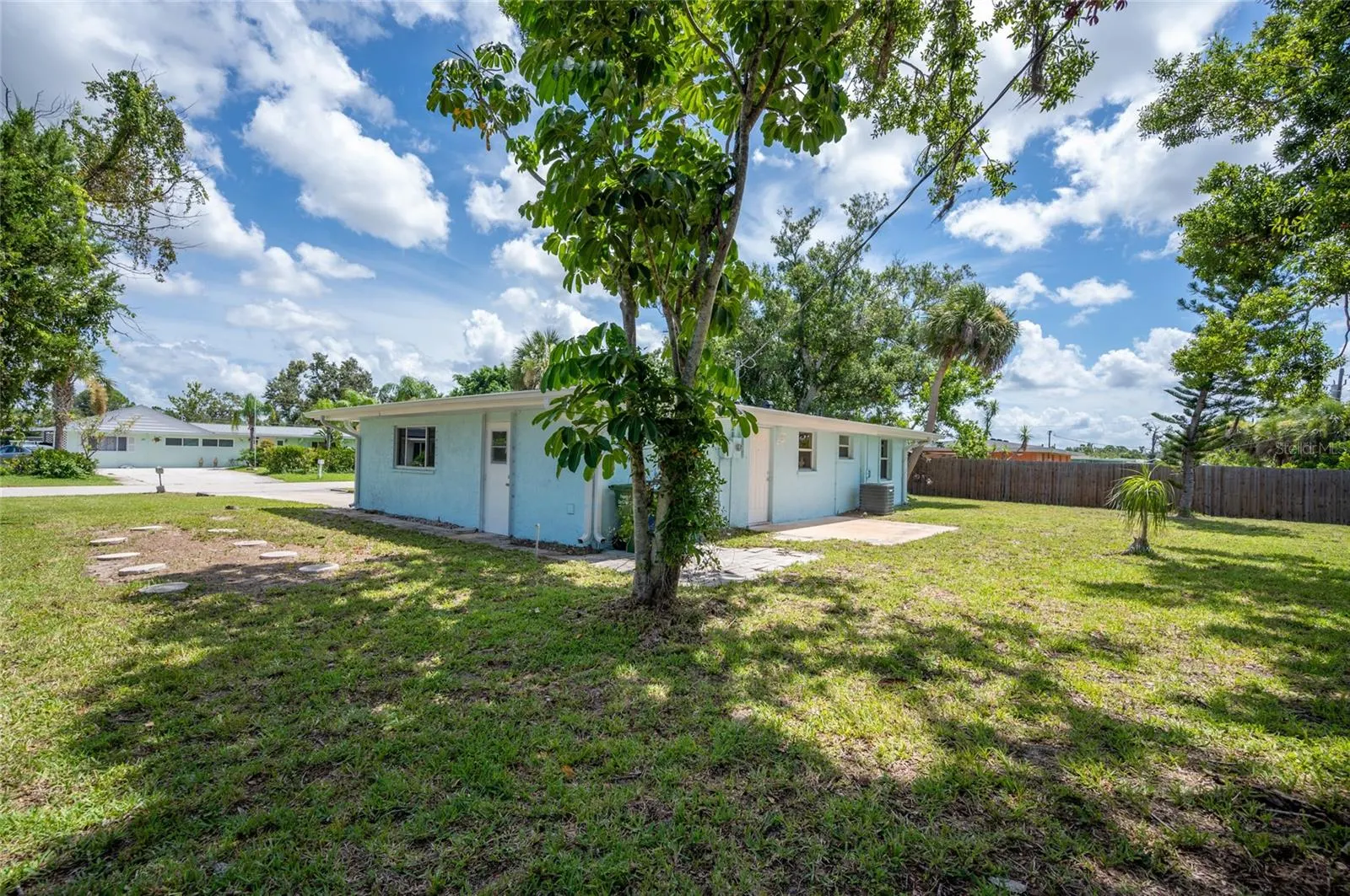 231 LAKEVIEW LN