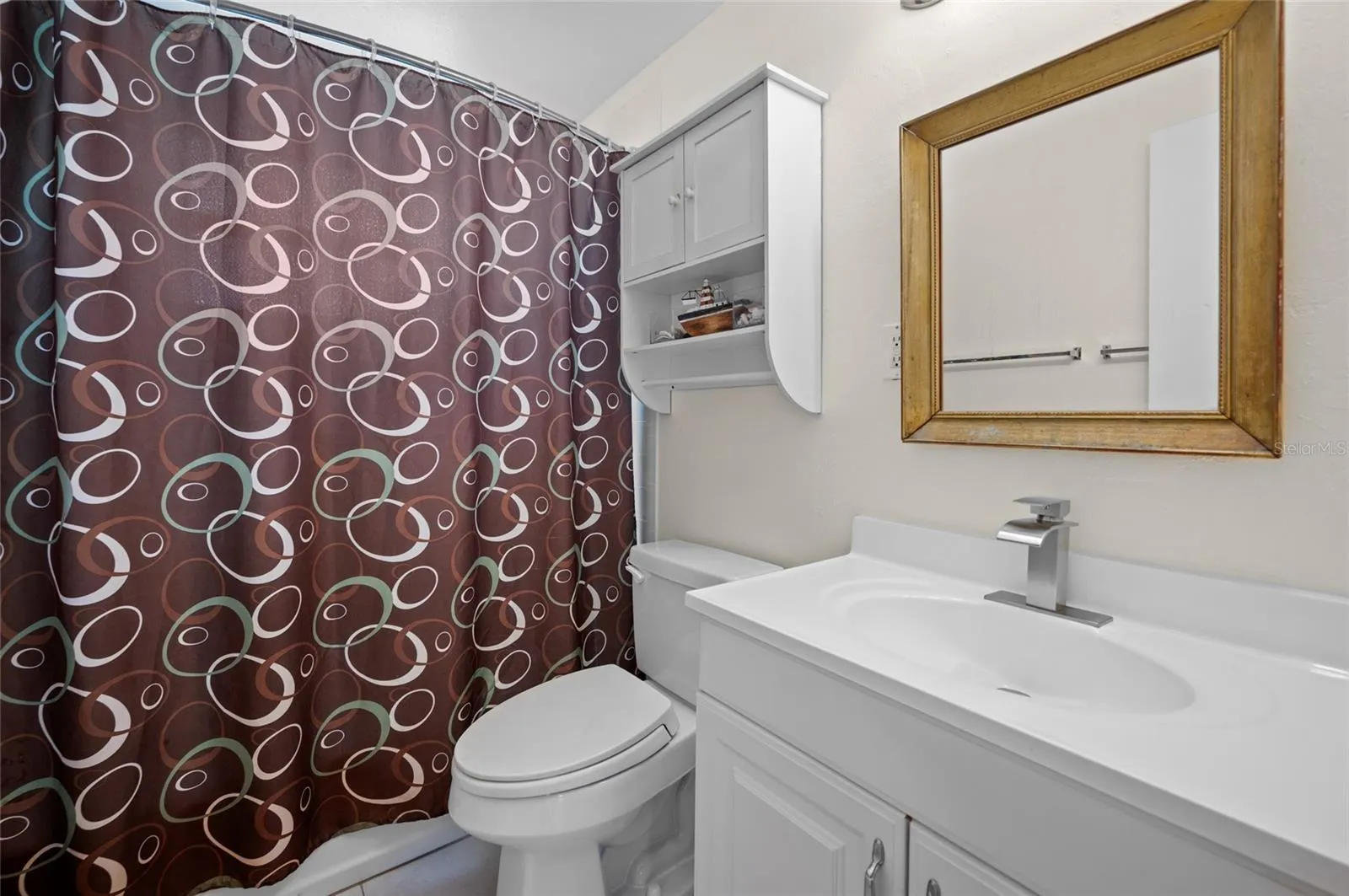 231 LAKEVIEW LN