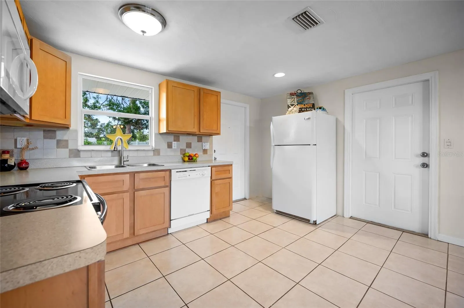 231 LAKEVIEW LN