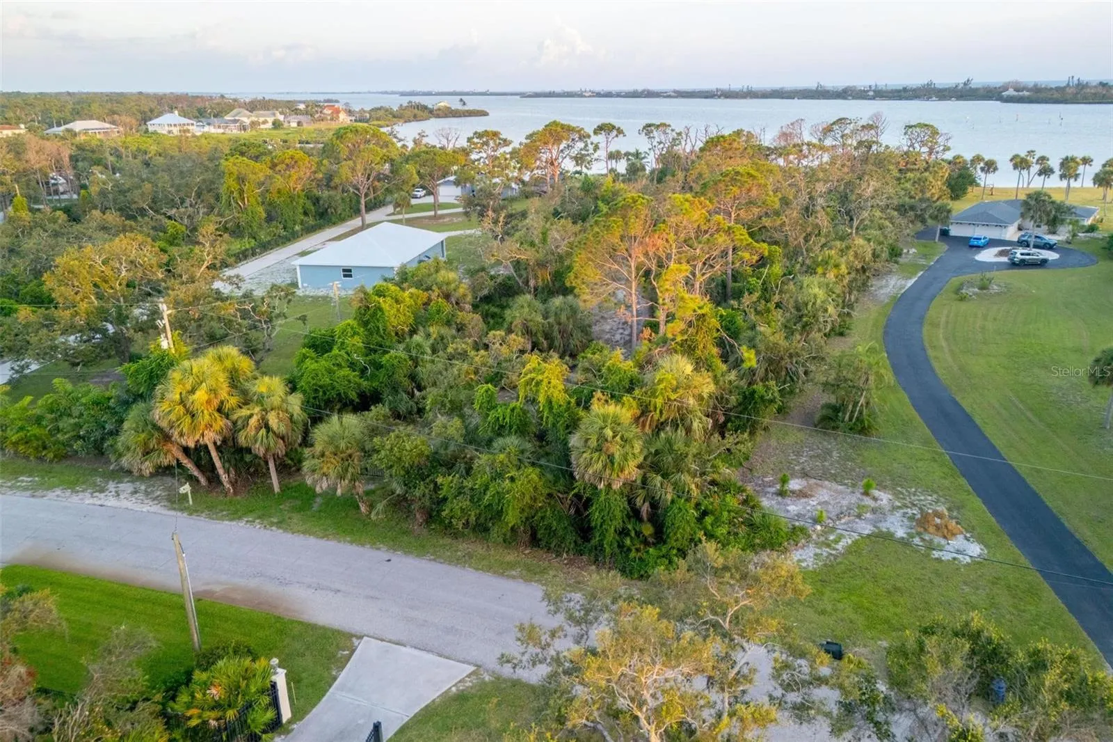 BAYSHORE DR