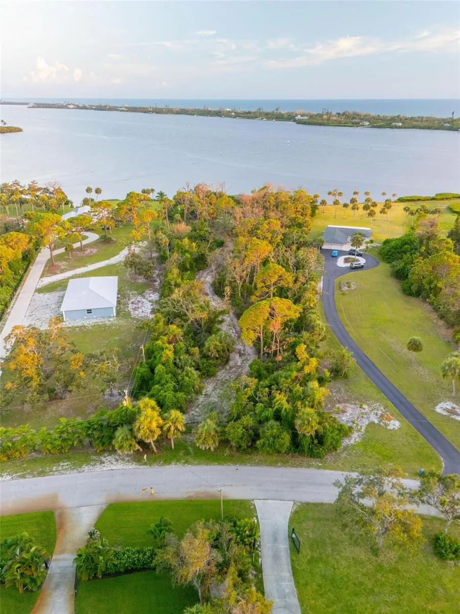 BAYSHORE DR