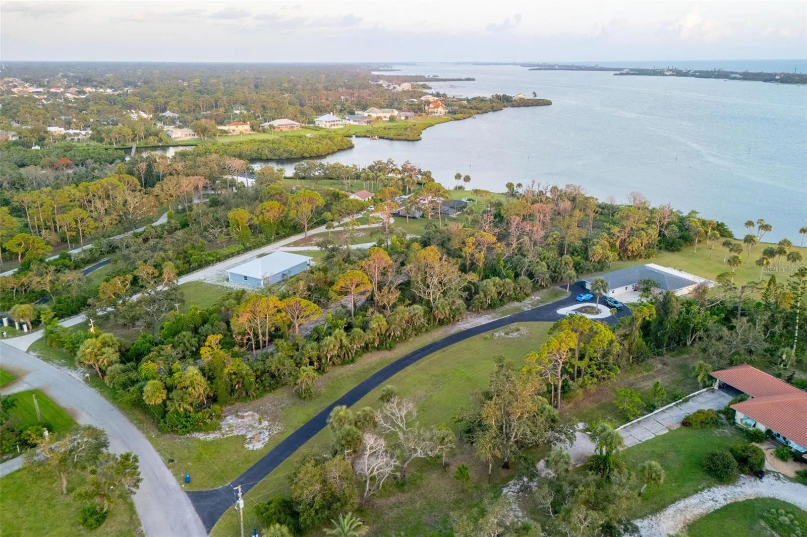 BAYSHORE DR