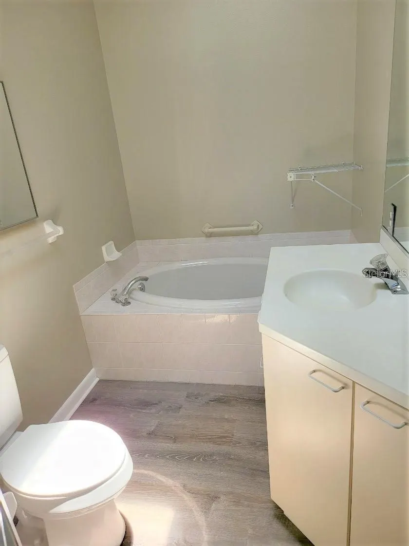 1711 SETTLERS DR #7, #7