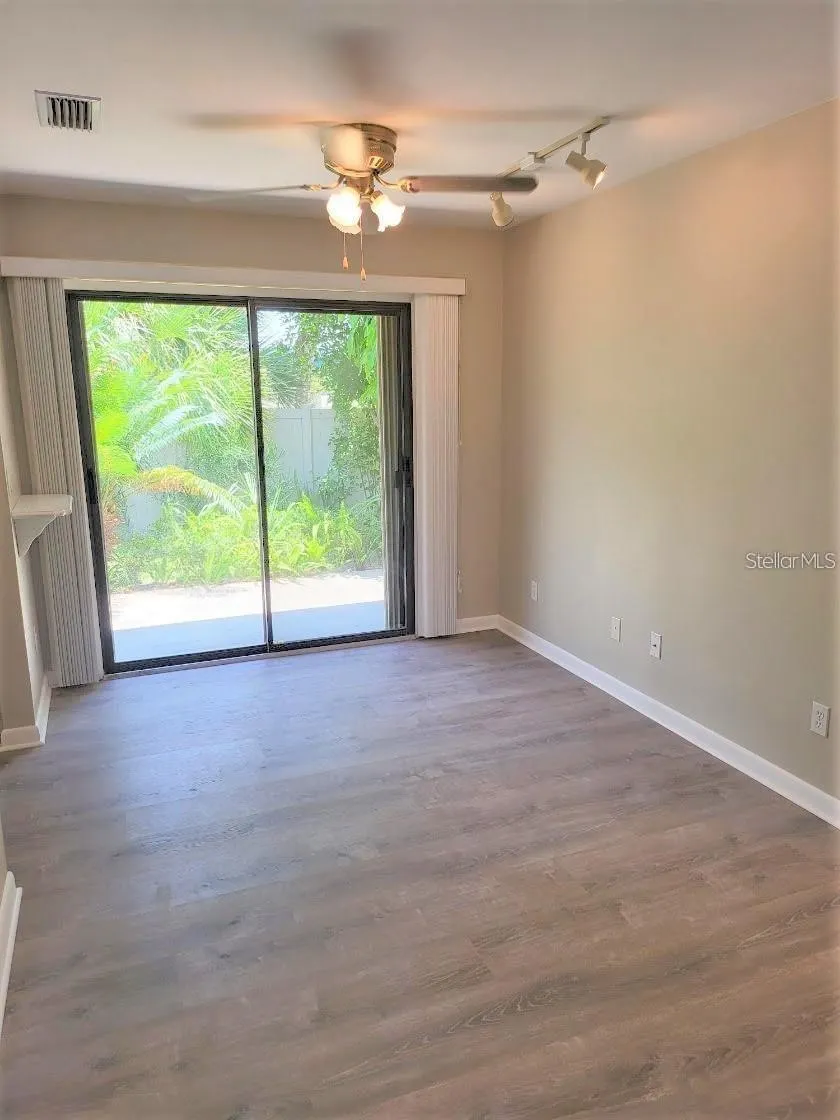 1711 SETTLERS DR #7, #7