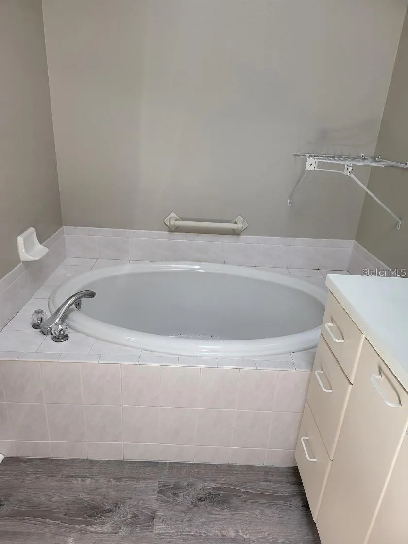1711 SETTLERS DR #7, #7