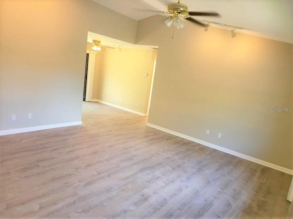 1711 SETTLERS DR #7, #7