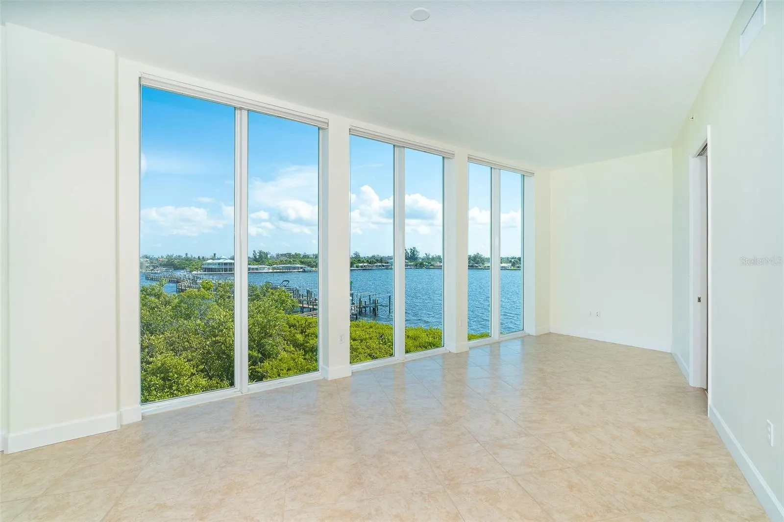 1375 BEACH RD #210, #210