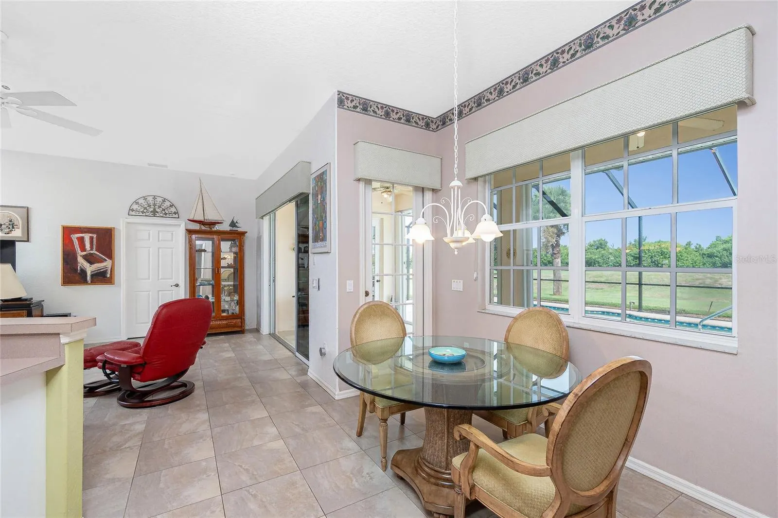 8542 LAKESIDE DR