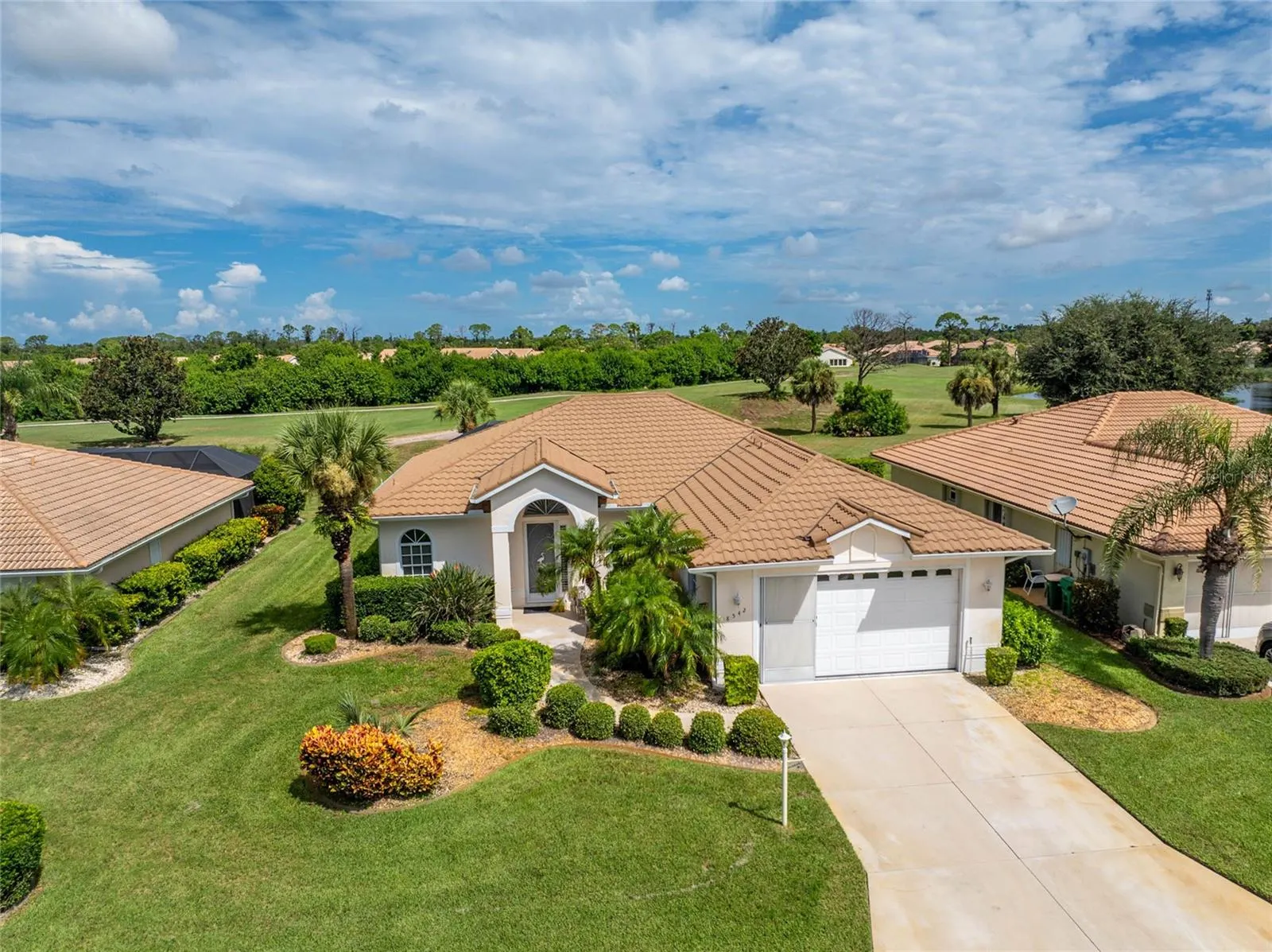 8542 LAKESIDE DR