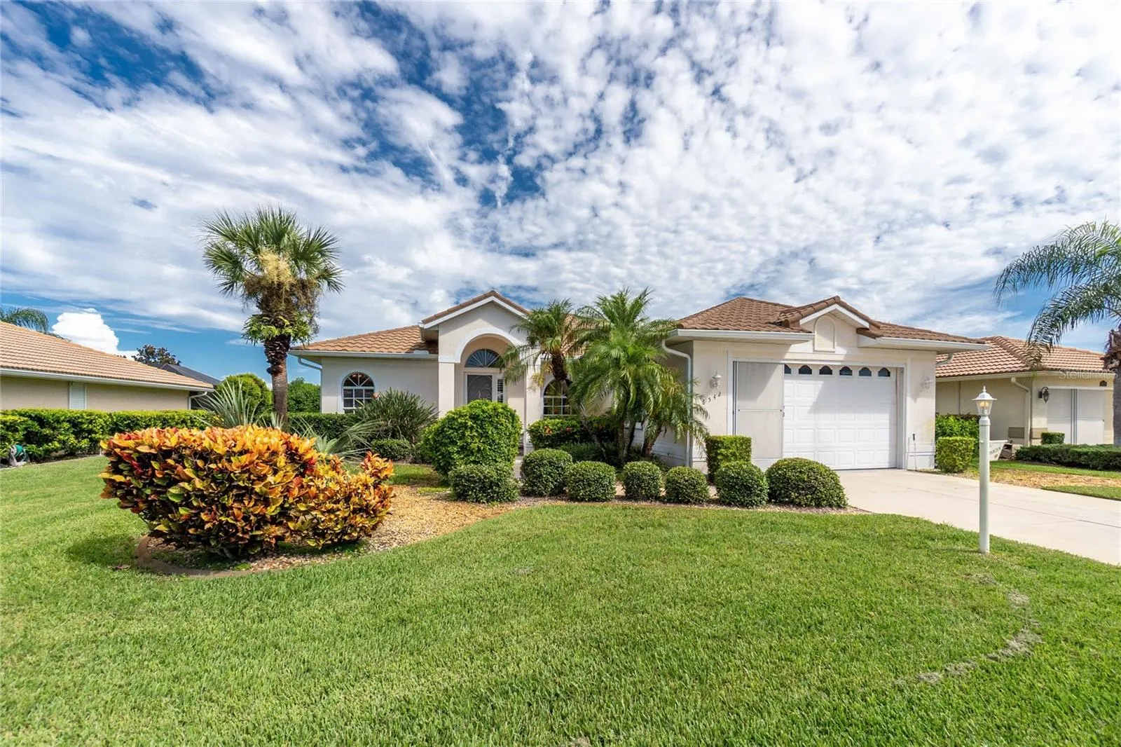 8542 LAKESIDE DR