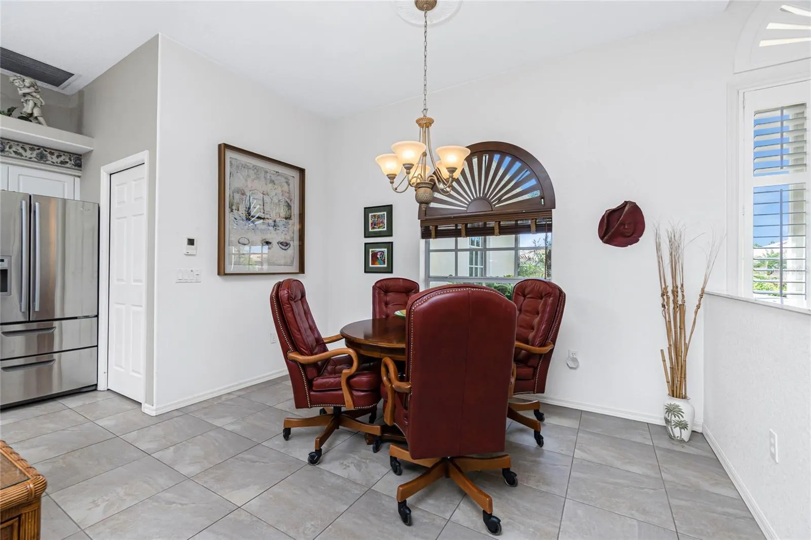 8542 LAKESIDE DR