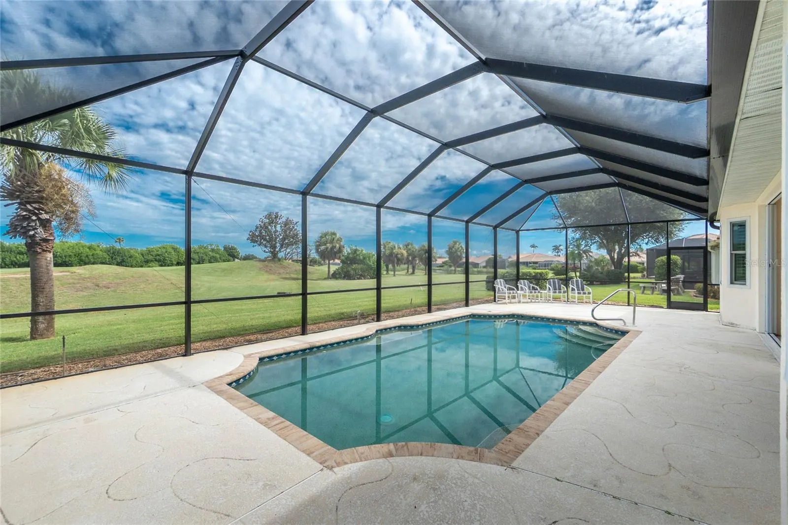 8542 LAKESIDE DR