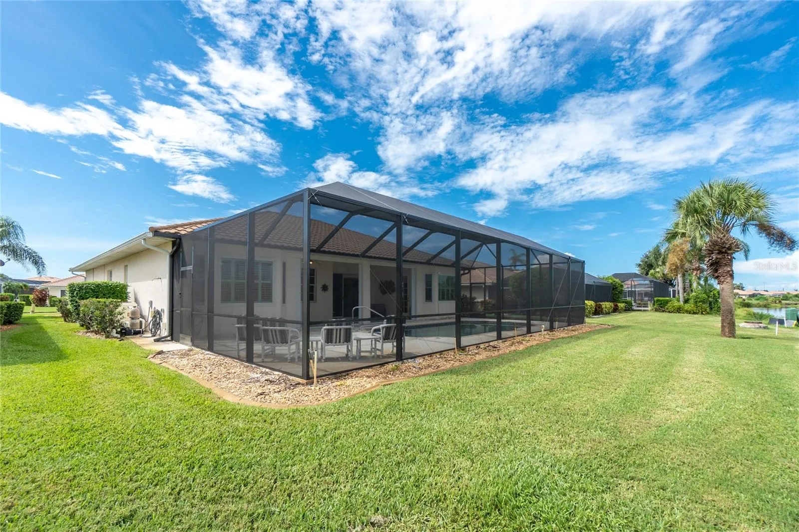 8542 LAKESIDE DR