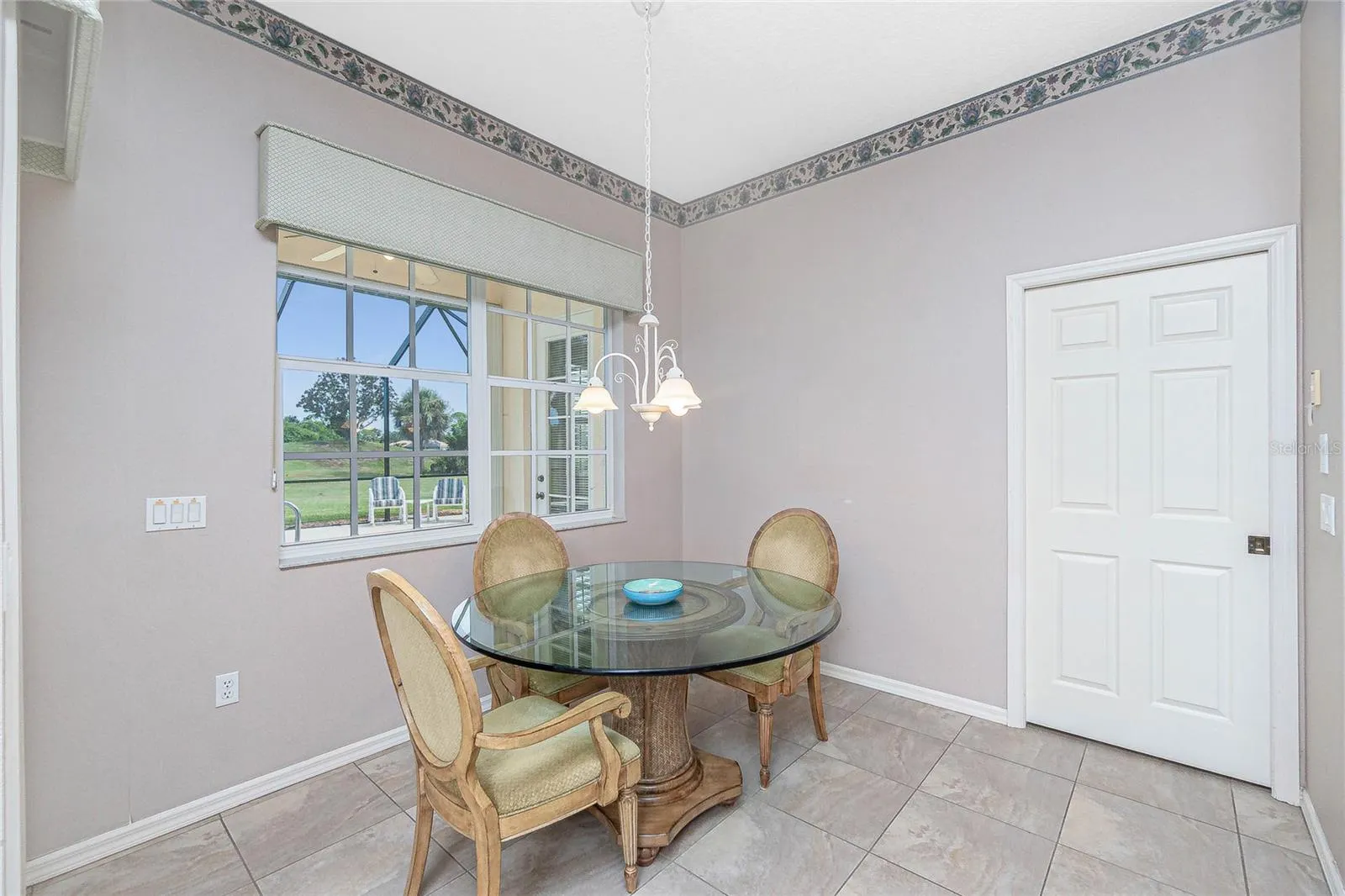 8542 LAKESIDE DR